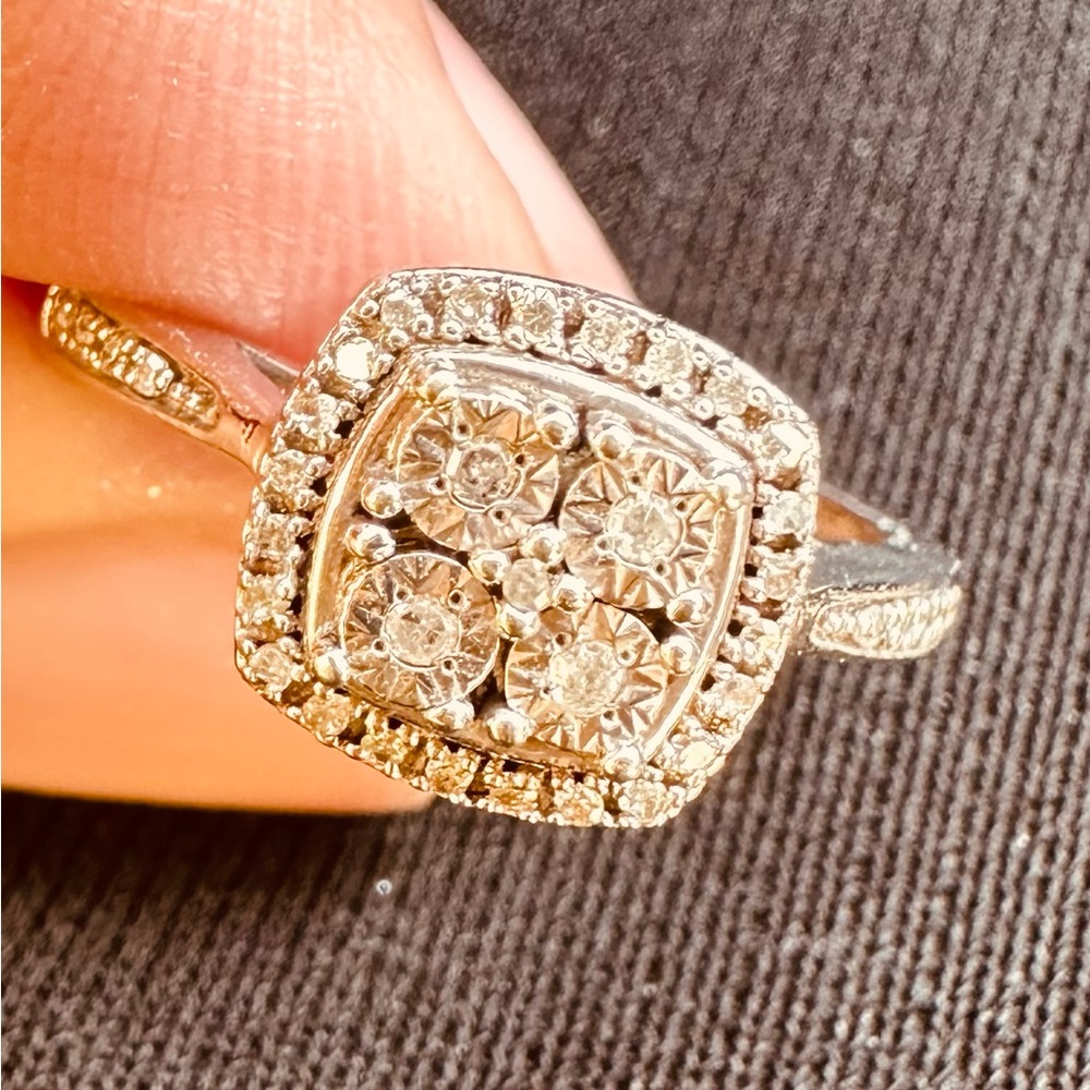 Timeless Silver Engagement Ring with Prong Setting and High Polish Finish - Picture 4 of 4